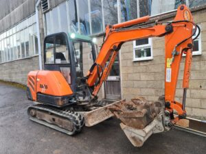 2013 Hitachi ZX27-3 CLR, Manual Quick hitch, 3 x Buckets, Piped for attachments, Good rubber tracks, 4350 Hours-image