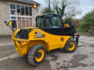 2017, JCB 520-40, 67 Reg, 2 x Speed hydrostatic transmission, 4 wheel drive, 4 wheel steer, Joystick, Air Con, Only 2233 hours-image